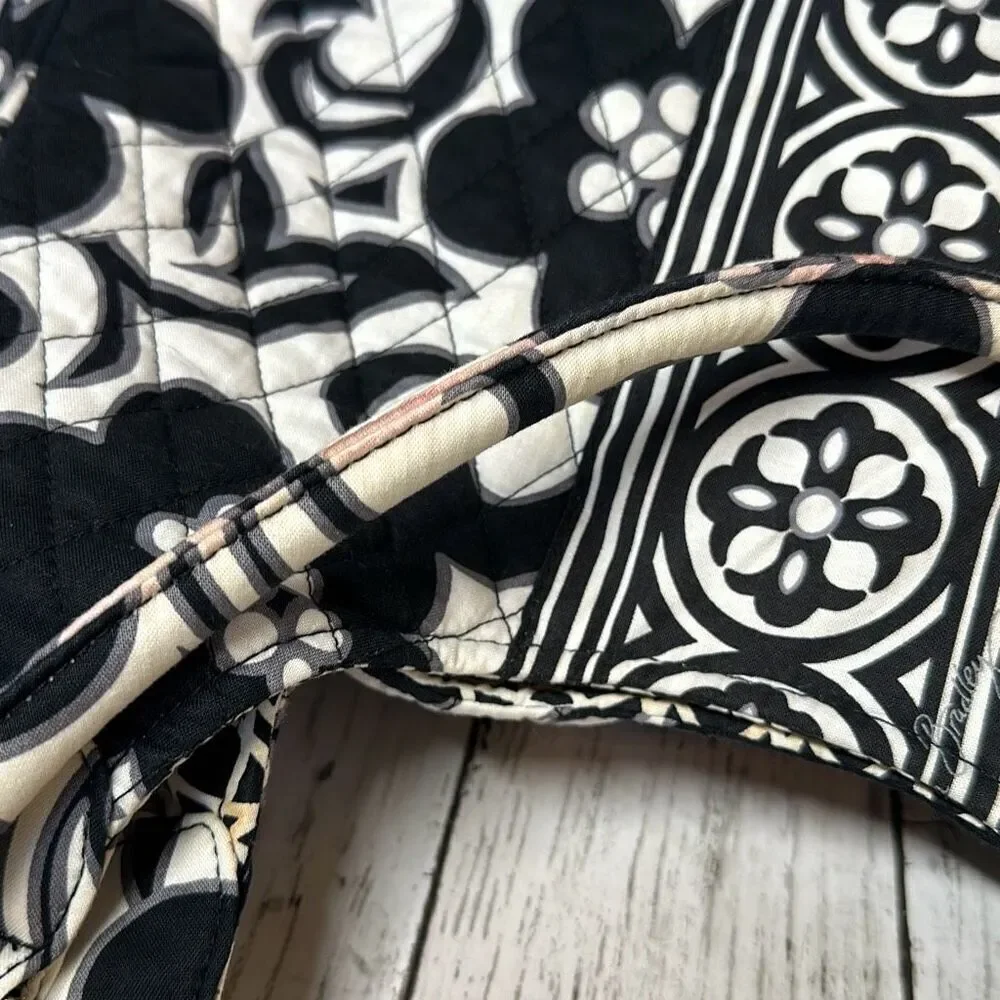 Vera Bradley Shoulder Bag Quilted Magnetic Closure Black White Floral‎ LOOK - Picture 6 of 11